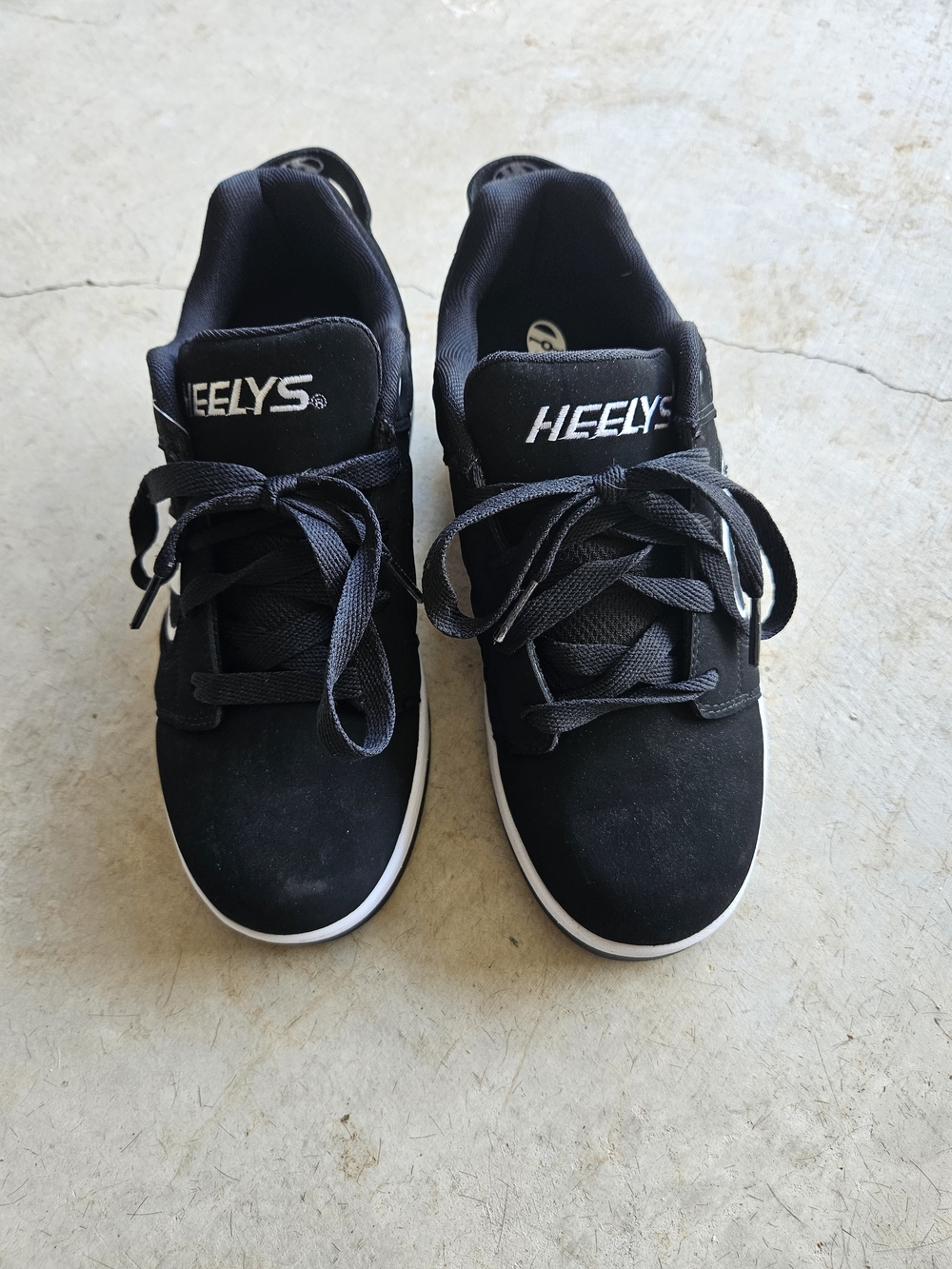 Heelys Men's Black Low-Top Sneakers with White Outsole Trim